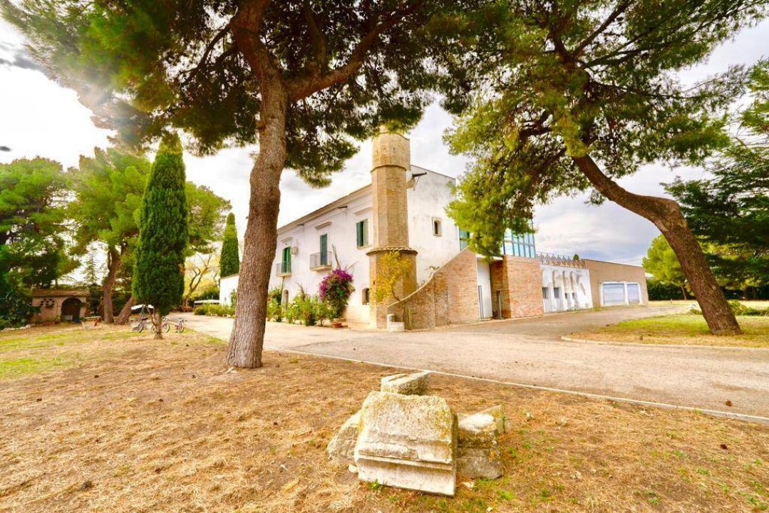 A vendre villa in zone tranquille Lucera Puglia foto 3