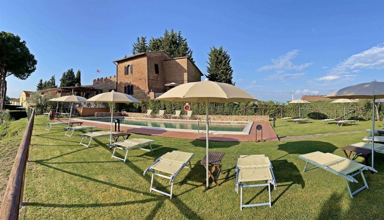 Se vende casale in zona tranquila San Gimignano Toscana foto 9